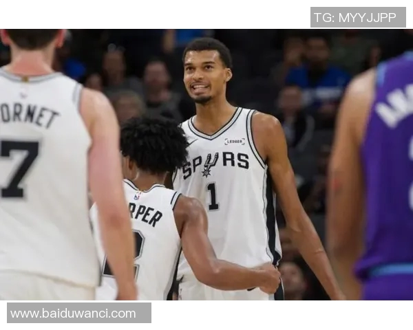 数据揭示：浓眉本赛季表现起伏不定